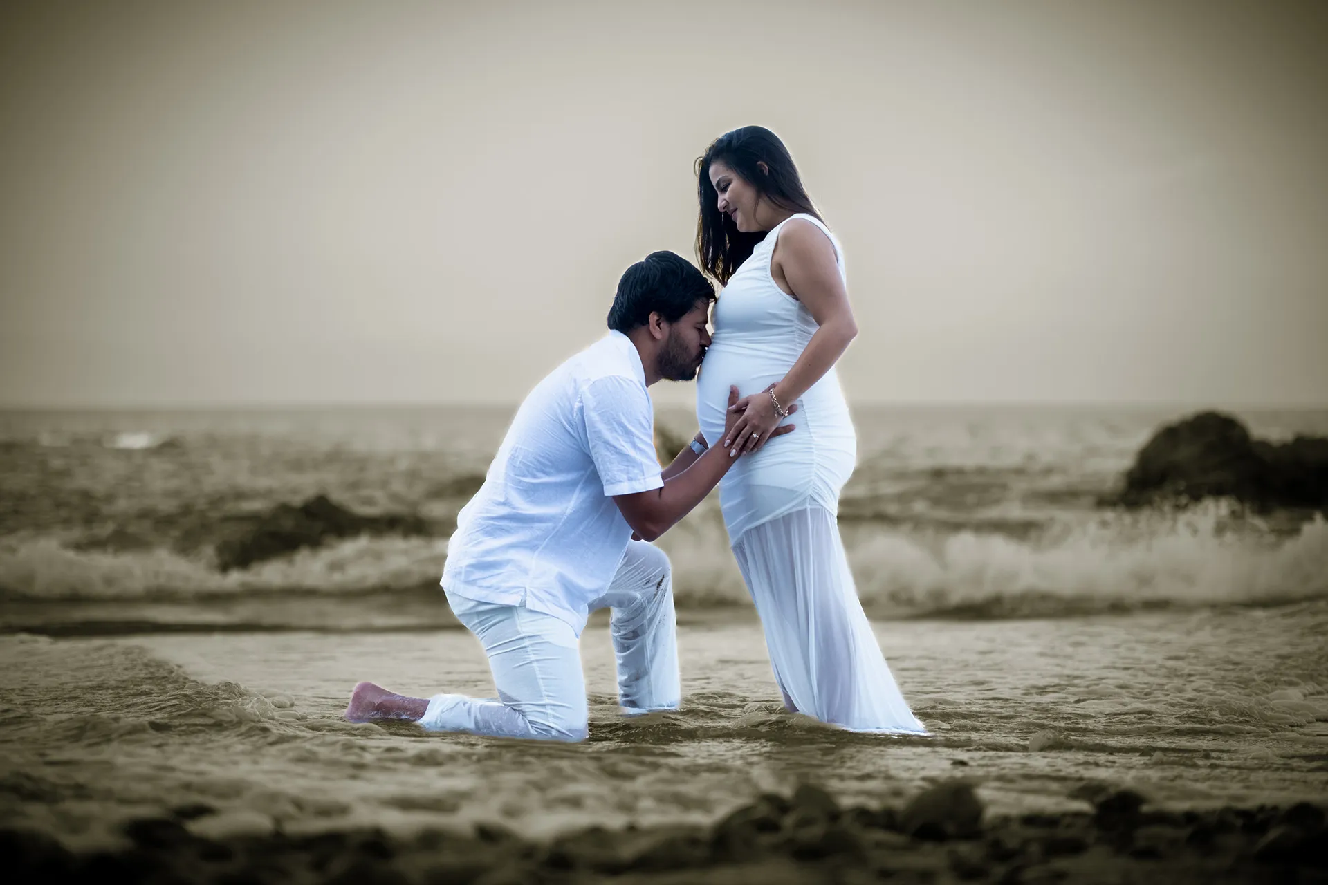 Romantic maternity session in Puerto Vallarta